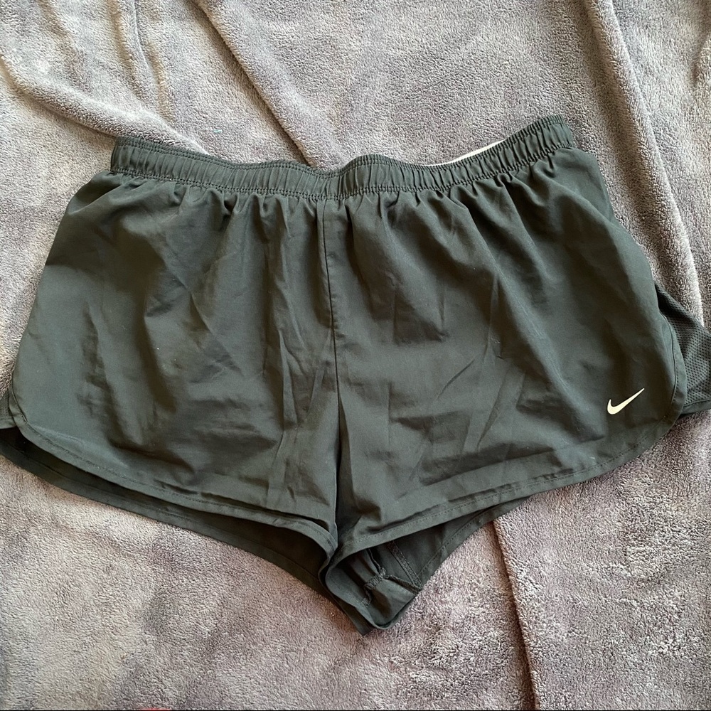 Black Nike shorts